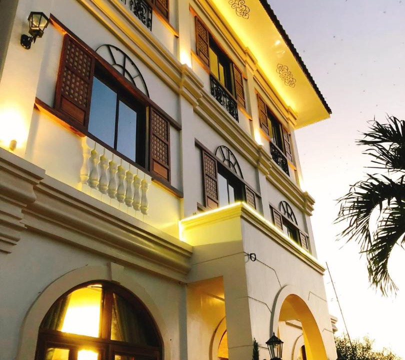 Photo of Buildings in Santa Catalina