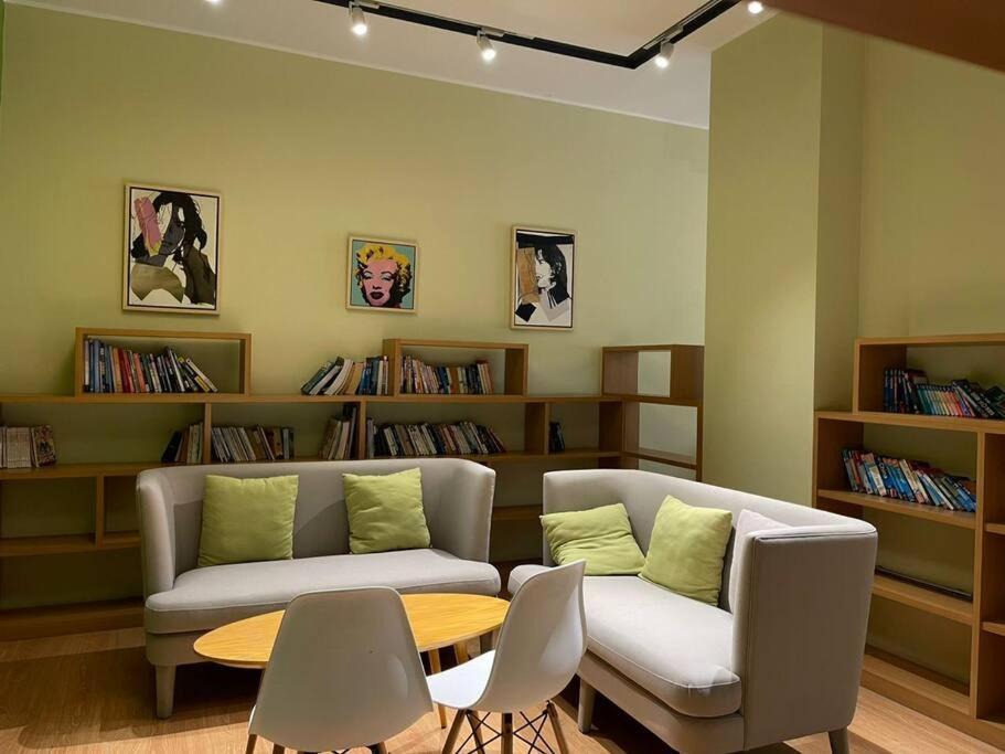 Photo of Livingroom in Central District