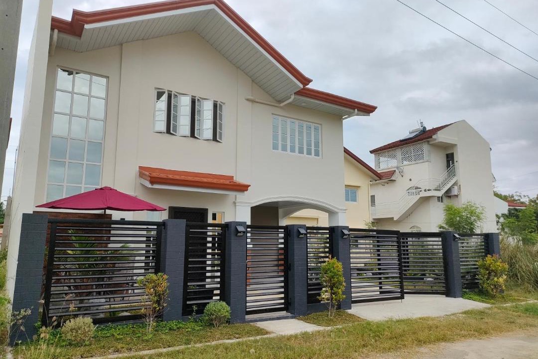 Photo of Buildings in Alaminos