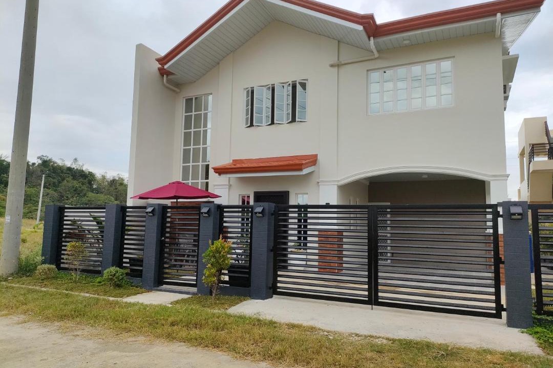 Photo of Buildings in Alaminos