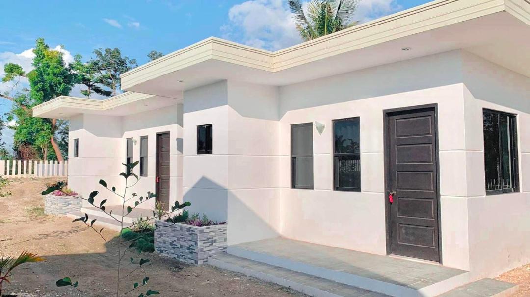 Photo of Buildings in Moalboal