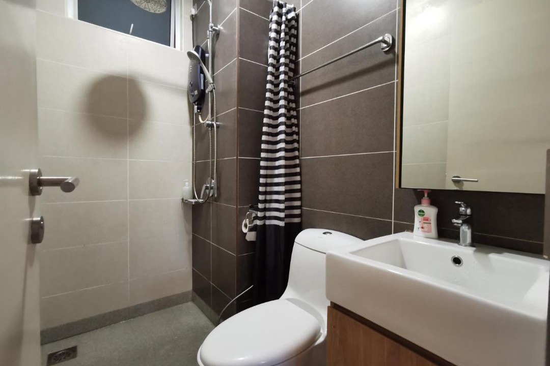 Photo of Bathroom in Central District