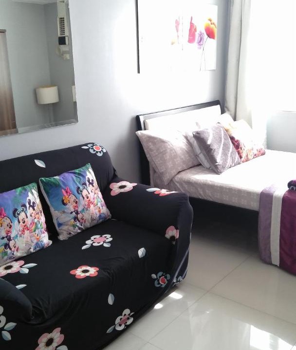 Photo of Livingroom in South Triangle