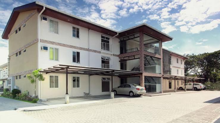 Photo of Buildings in Las Pinas