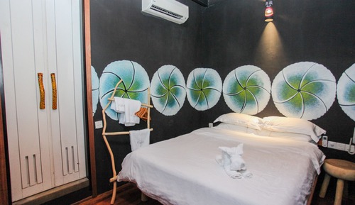 Mangrove Room, No View