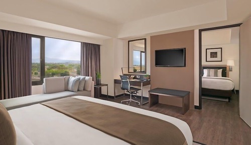 1 King Bed, Larger Room with Kitchenette