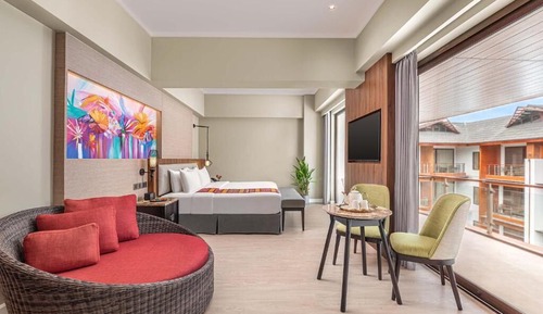 East Junior Suite