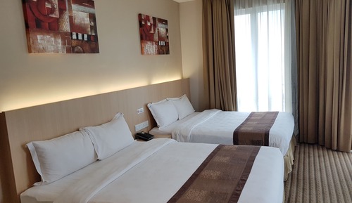 Deluxe Quadruple Room, 2 Queen Beds, Non Smoking