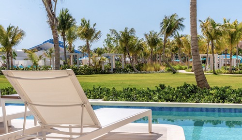 Premium Suite (Swim-up)