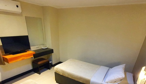 Deluxe Queen Room