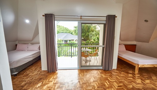 Attic Studio, Balcony