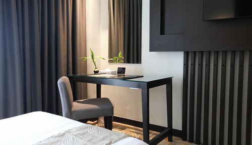 Deluxe Twin Room (Hill Side)