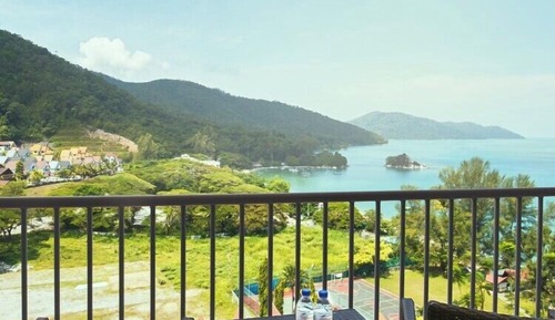 Deluxe Room, 1 King Bed, Partial Sea View.
