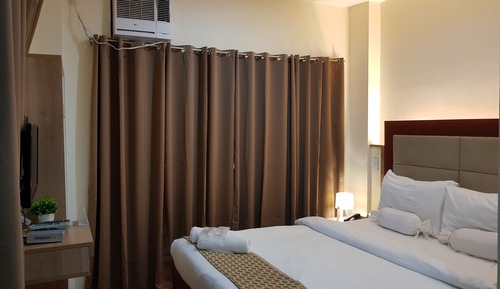 Standard Queen Room