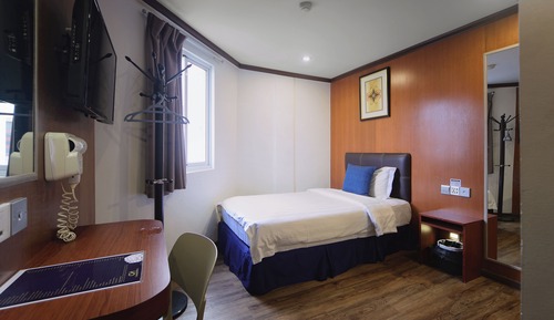 Single Room with Window