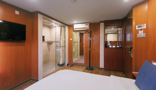 Deluxe Queen Room without Windows