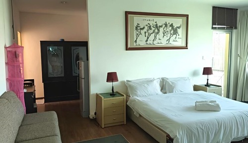 Deluxe Studio