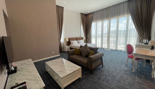 Exclusive Room, 1 King Bed, Balcony, Mountain View