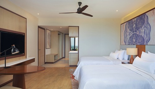 Room, 1 Queen Bed, Balcony, Garden View
