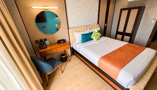 Deluxe Queen Room