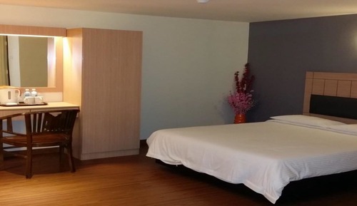 Queen Room	