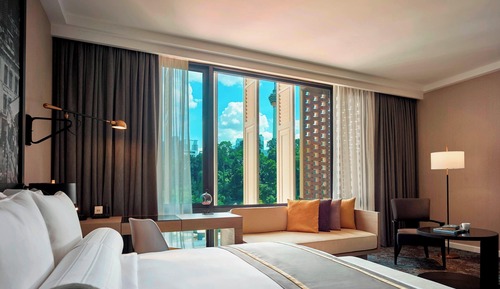 Executive Studio, 1 King Bed with Sofa bed
