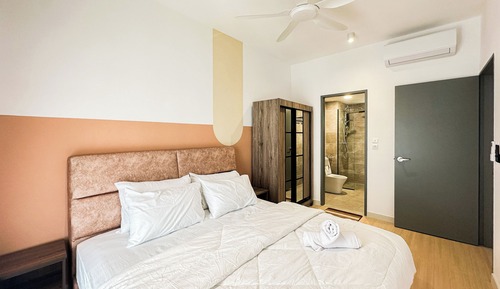 Condo, 4 Bedrooms, Balcony, City View