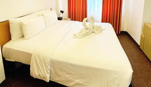 Deluxe Queen Room