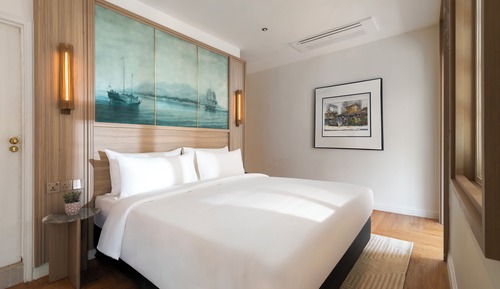 Room, 1 King Bed (Colonial)