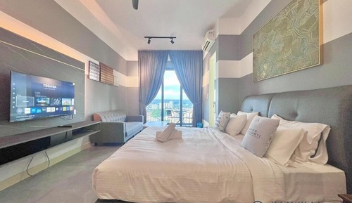 Comfort Studio, 1 King Bed, Balcony, City View