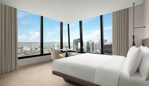 Junior Suite, 1 King Bed, City View, Corner