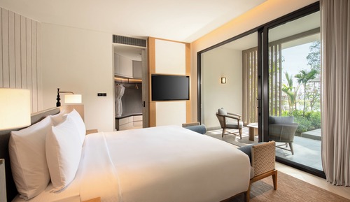 Deluxe Suite, 1 King Bed, Terrace