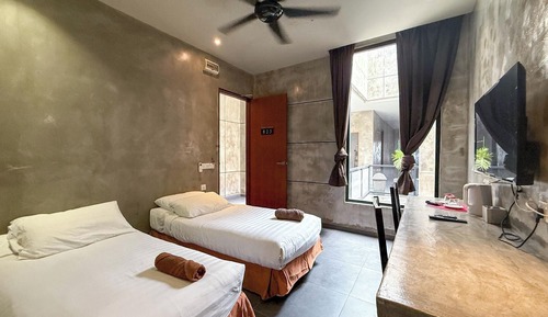 Standard Twin Room