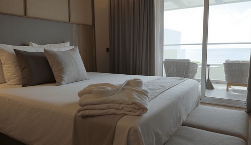 Deluxe Room, 1 King Bed, Balcony, Ocean View
