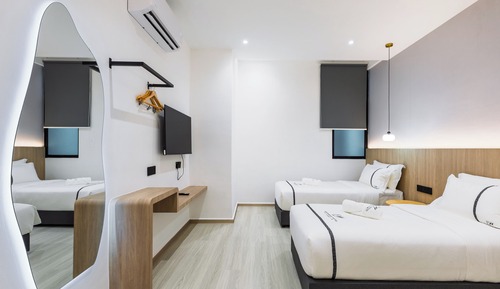 Deluxe Room, 2 Twin Beds, Non Smoking