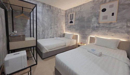 Double Room, No Windows