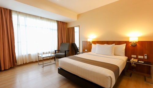 Deluxe Queen Room