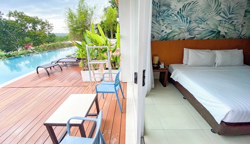 Deluxe Pool Access