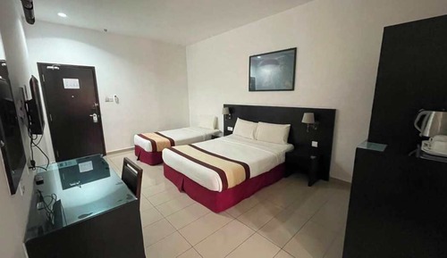 Premium Triple Room, City View