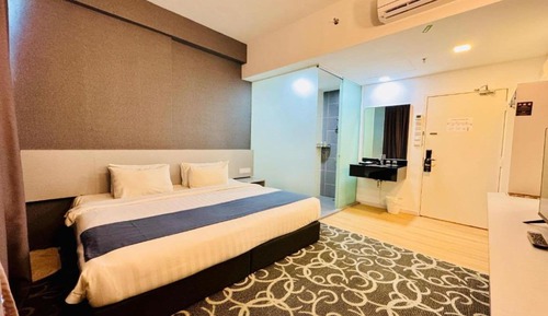 Deluxe King Room with Balcony