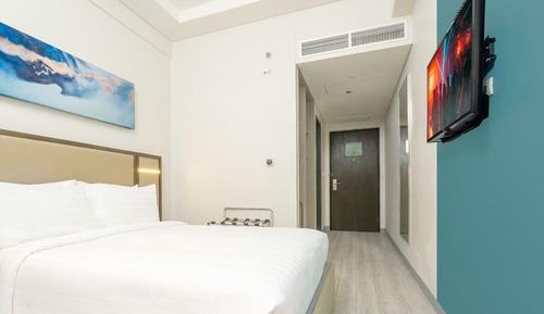 Queen Room near Mactan Newtown Beach & Airport
