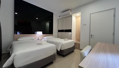Two-Bedroom Suite with Two Bathrooms