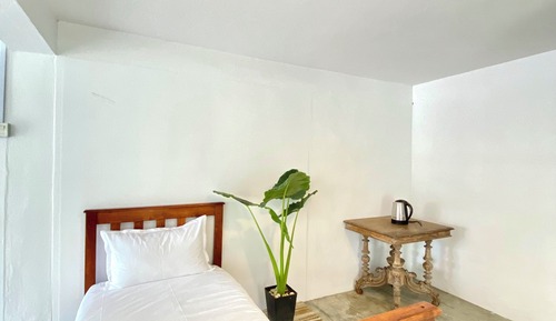Basic Triple Room, Patio