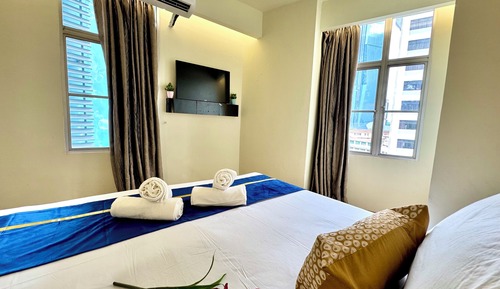 Deluxe King Room with City View