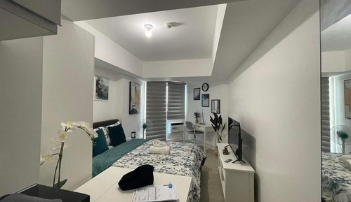 Classic Condo, Balcony, Mountain View