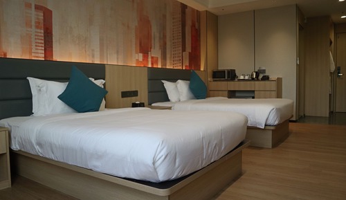 Deluxe Twin Room, City View