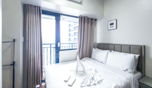 Signature Condo, Balcony, City View