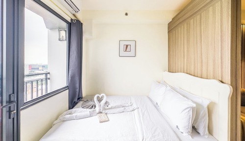 Classic Condo, Kitchenette, City View