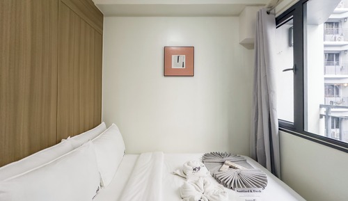 Senior Condo, Refrigerator & Microwave, Pool View