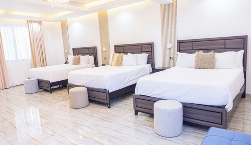 Comfort Room, Multiple Beds